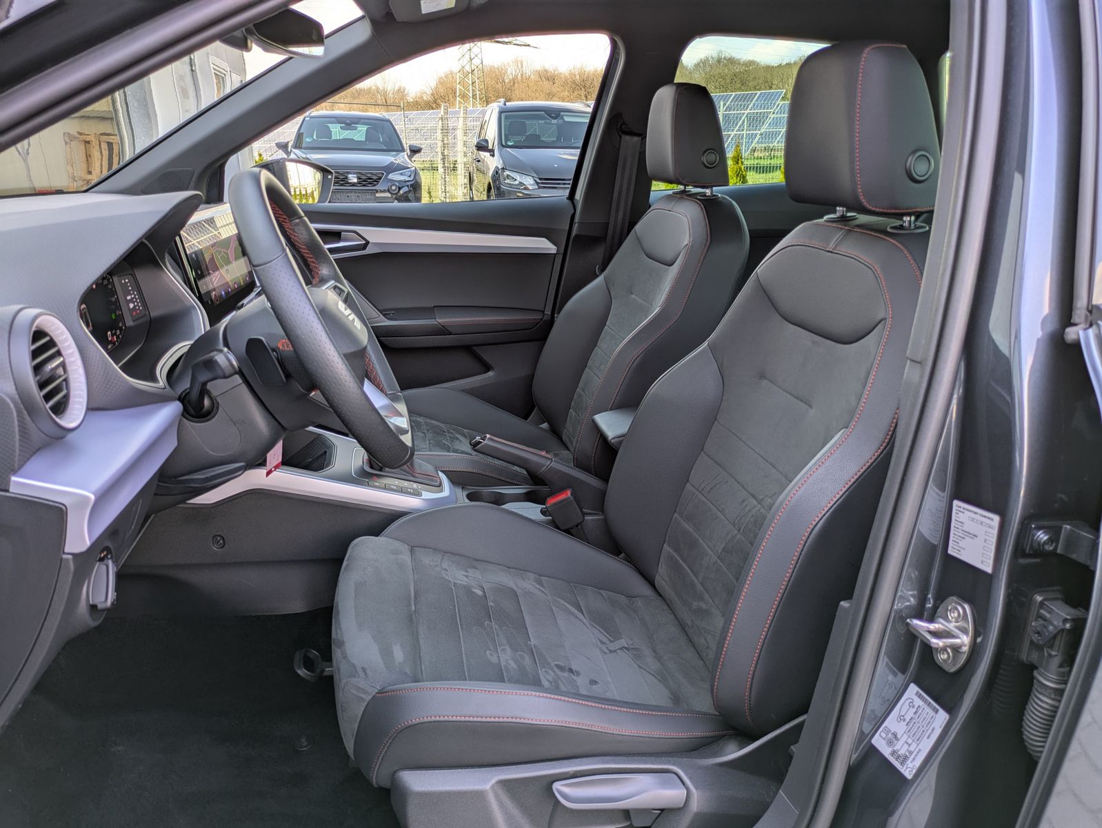 Fahrzeugabbildung SEAT Arona 1.0 TSI FR DSG AHK*ACC*LED*APP*DAB*KAMERA