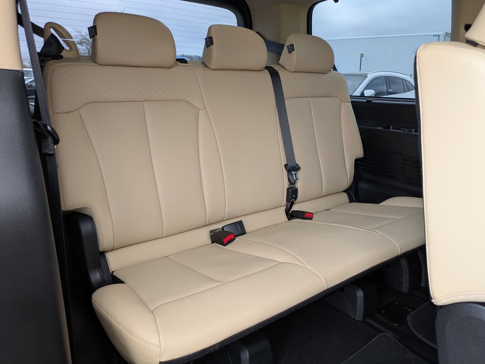 Fahrzeugabbildung Hyundai Staria 2.2 CRDi 4WD Prime*9*LED*PANO*360°KAM*ACC