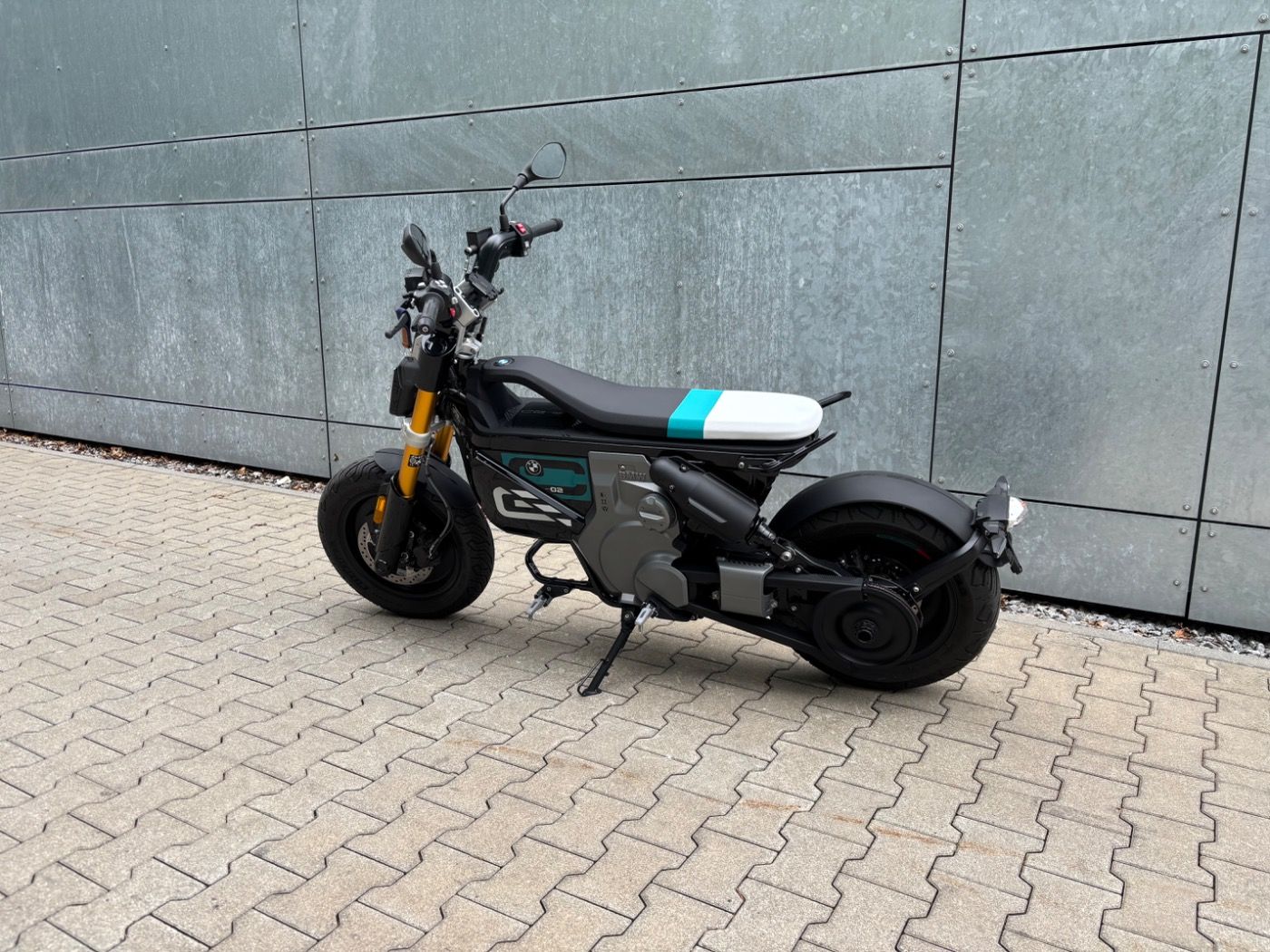 Fahrzeugabbildung BMW CE 02 Highline Paket Schnellader