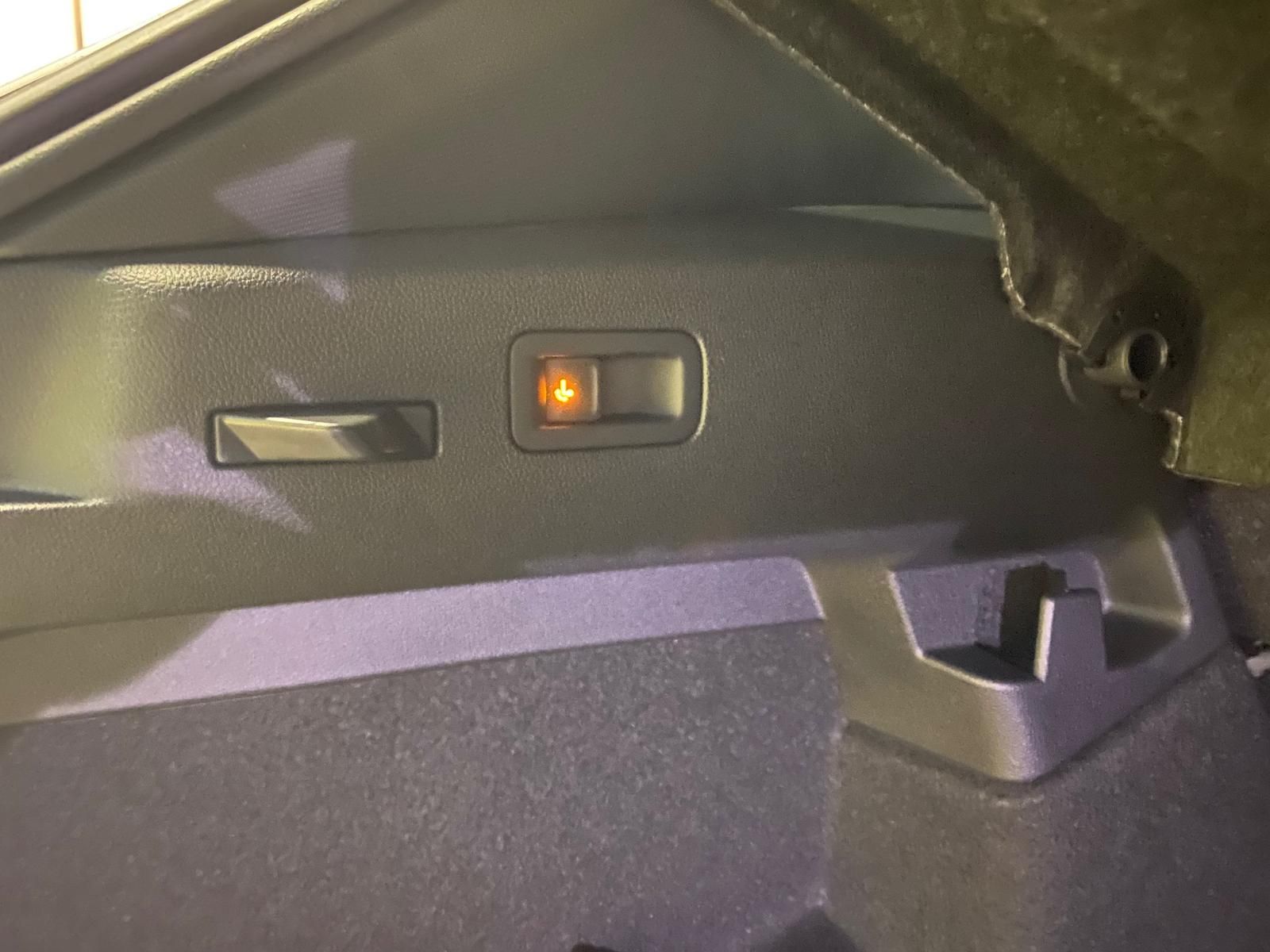 Fahrzeugabbildung Volkswagen T-Roc 1.5 eTSI R-Line NEUES MODELL AHK+ACC+KAMER