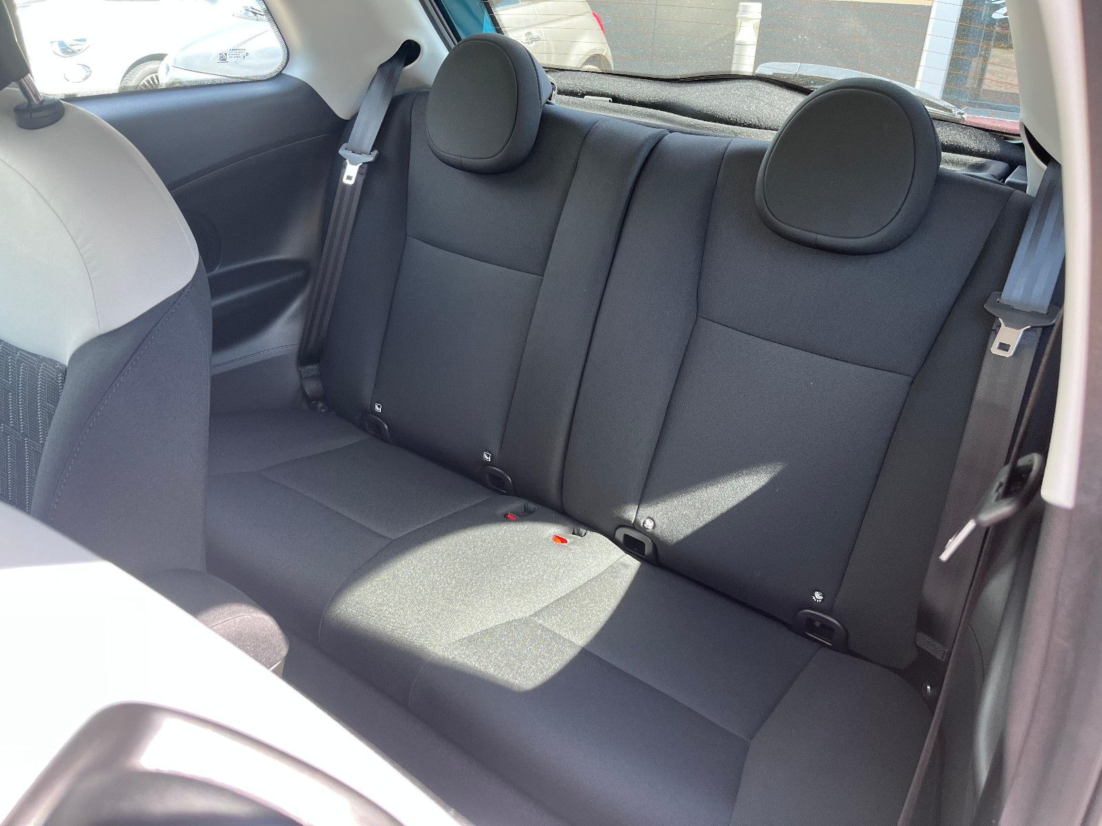 Fahrzeugabbildung Fiat 500 1.0 Hybrid FireFly 48 kW Icon