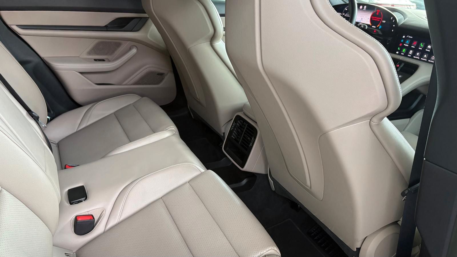 Fahrzeugabbildung Porsche Taycan Sport Turismo/Innodrive/Panodach/20 Zoll