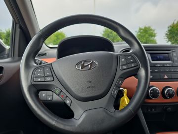 Bild 14 Hyundai i10 Intro Edition 1.2 SHZ LenkradHZG Alarm Tel.-