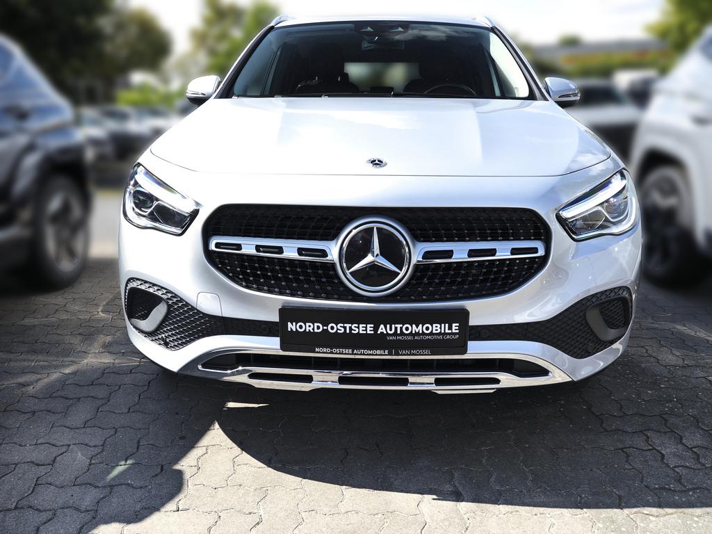 Mercedes-Benz GLA 180 SHZ AHK LED KLIMA TEMPOMAT