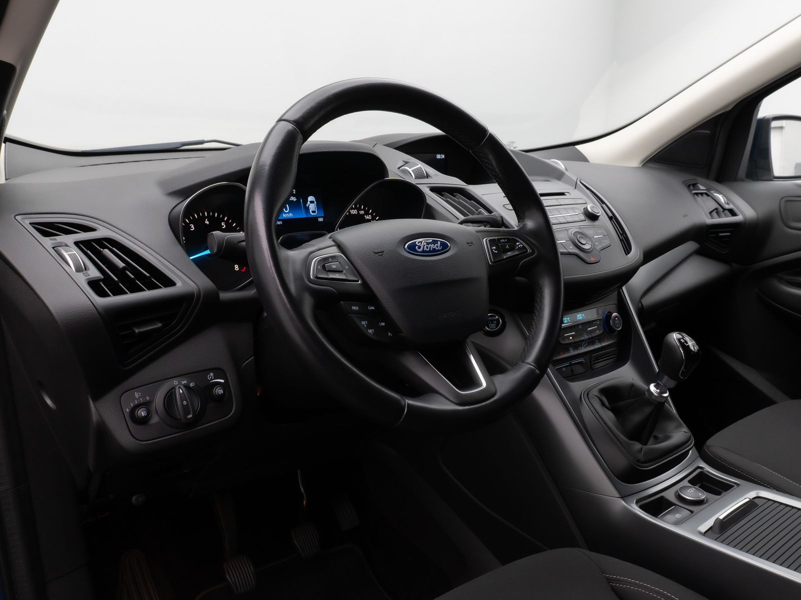 Fahrzeugabbildung Ford Kuga Trend AHK Sitzhzg PDC Tempomat 8Fach