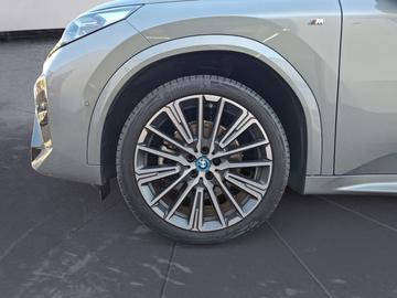 2025 BMW IX2 照片 8