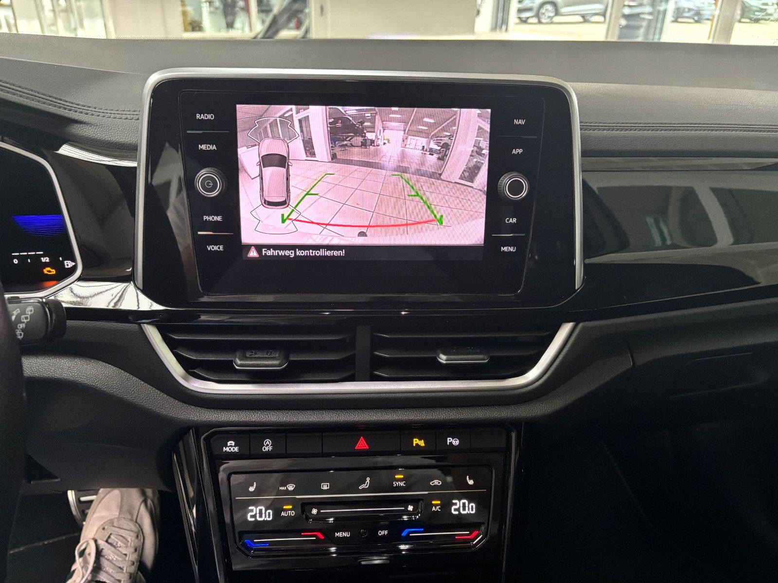 Fahrzeugabbildung Volkswagen T-Roc R-Line 1.5l TSI DSG + Kamera + AHK +