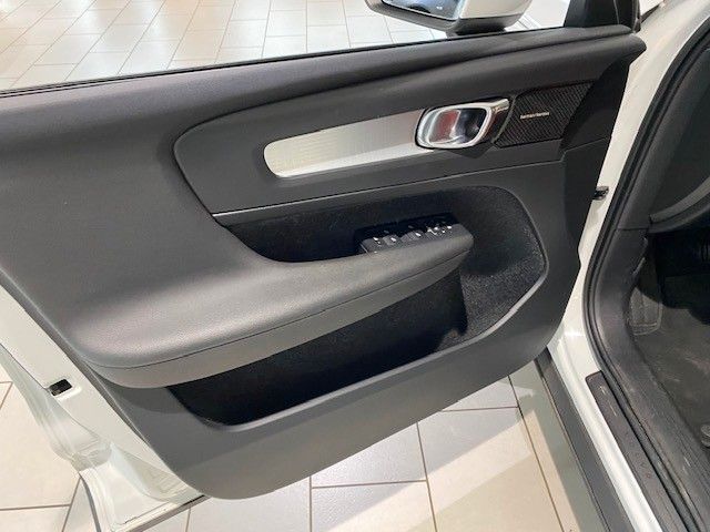 Fahrzeugabbildung Volvo XC40 Momentum Pro LED/NAVI/LEDER/PANO/360°/BLIS