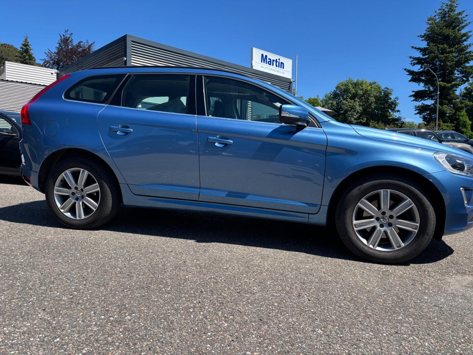Volvo XC 60 Momentum *Automatik/Navigation/Bi-Xenon*