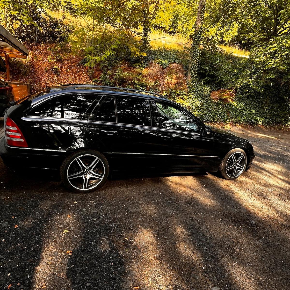 Mercedes-Benz C280 2005 — салон