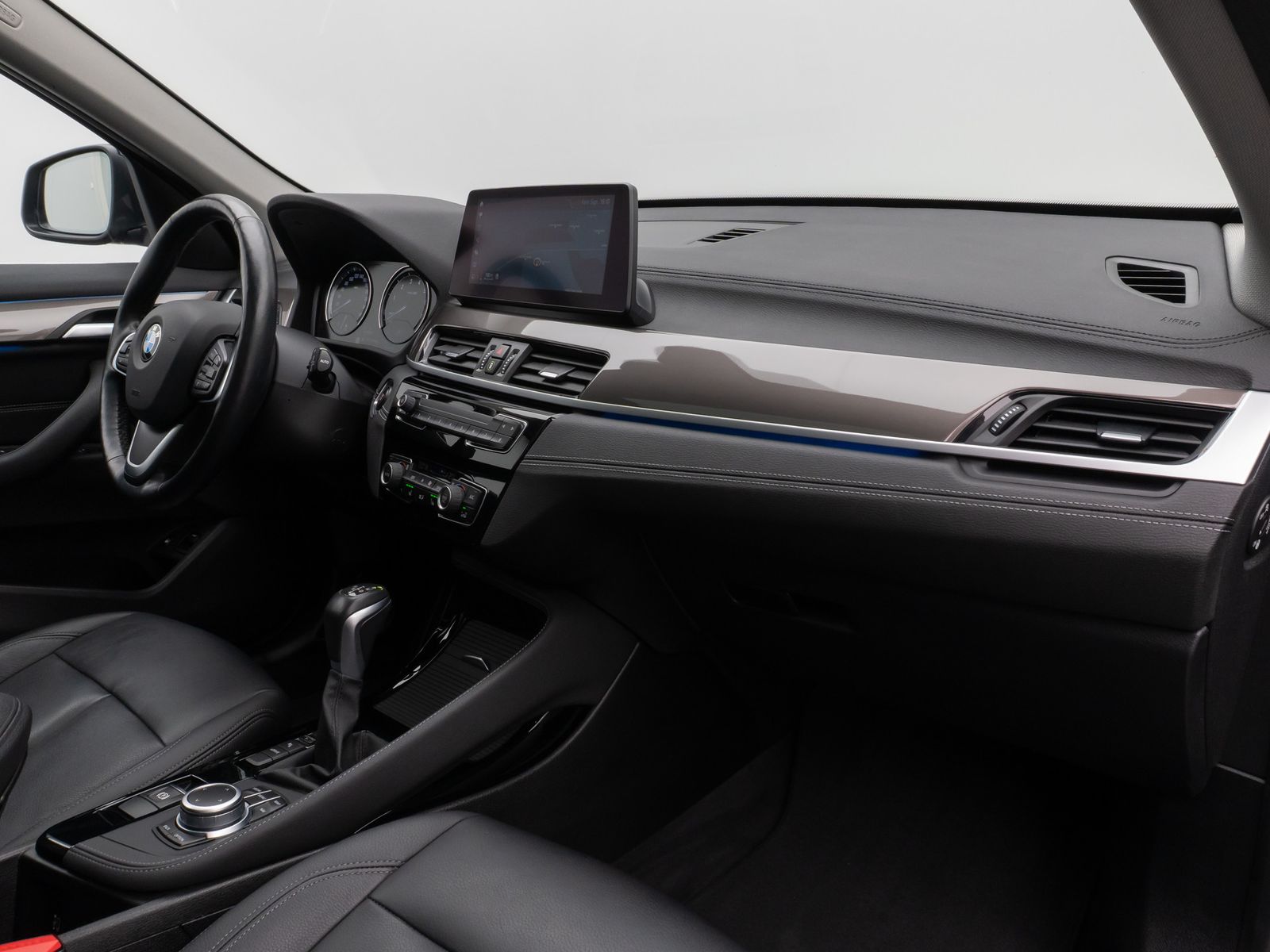 Fahrzeugabbildung BMW X1 xD25e xLine Panorama Kamera HUD DAB Komfort