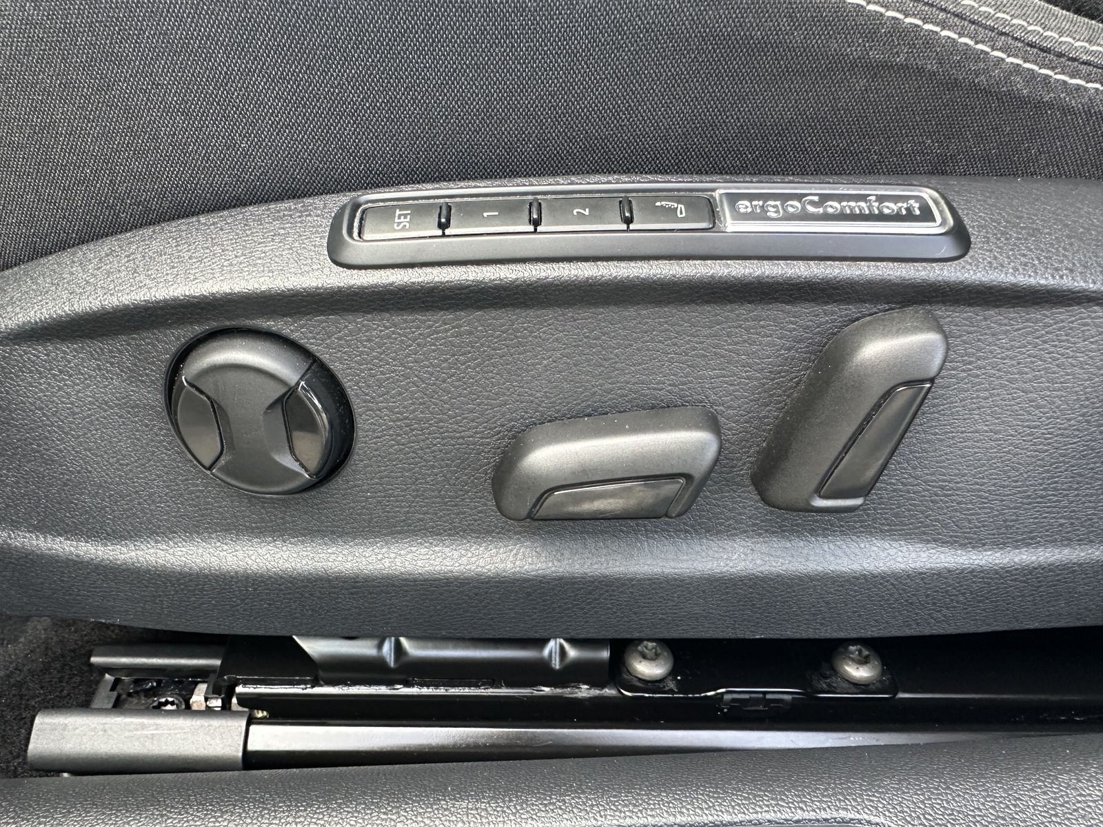 Fahrzeugabbildung Volkswagen Passat Variant 2.0 TDI DSG Business NAV+LED+ACC