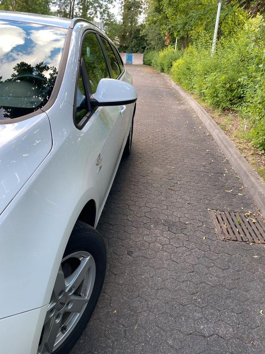 Opel Astra 2014 — photo 12