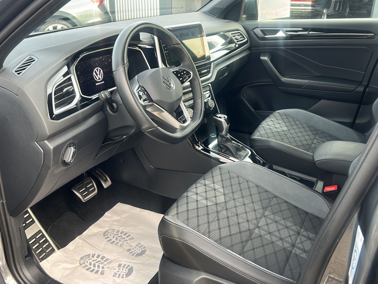 Fahrzeugabbildung Volkswagen T-Roc 2.0 TDI R-Line
