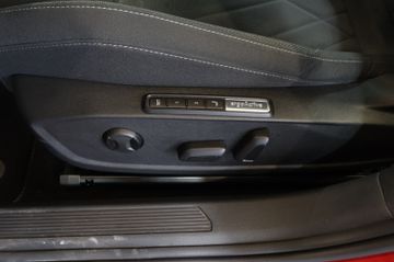 Volkswagen Golf VIII 2.0 TDI Style AID+ACC+MATRIX+STDHZG