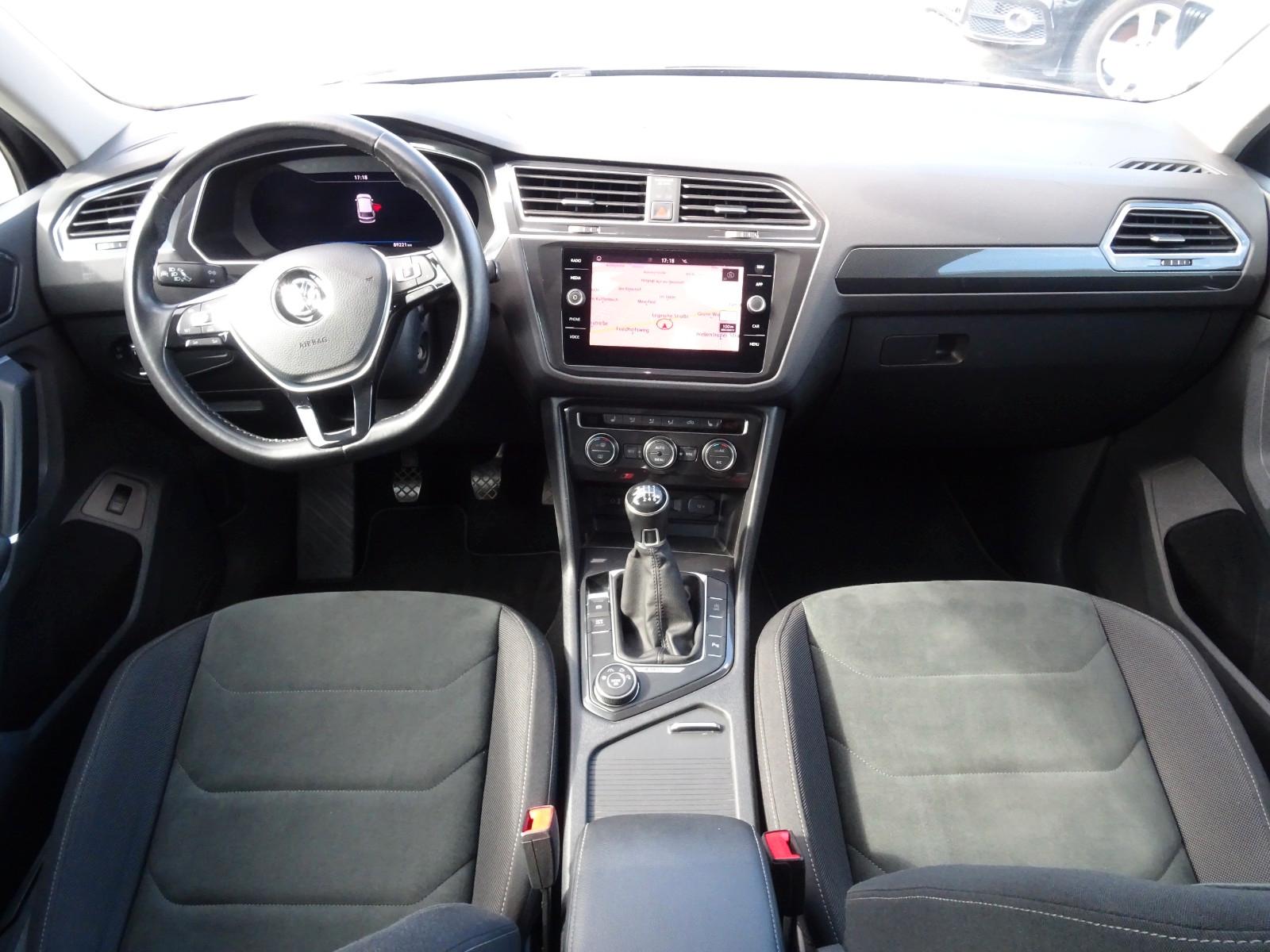 Volkswagen Tiguan Highline 4Motion LED NAVI PANO PDC ACC