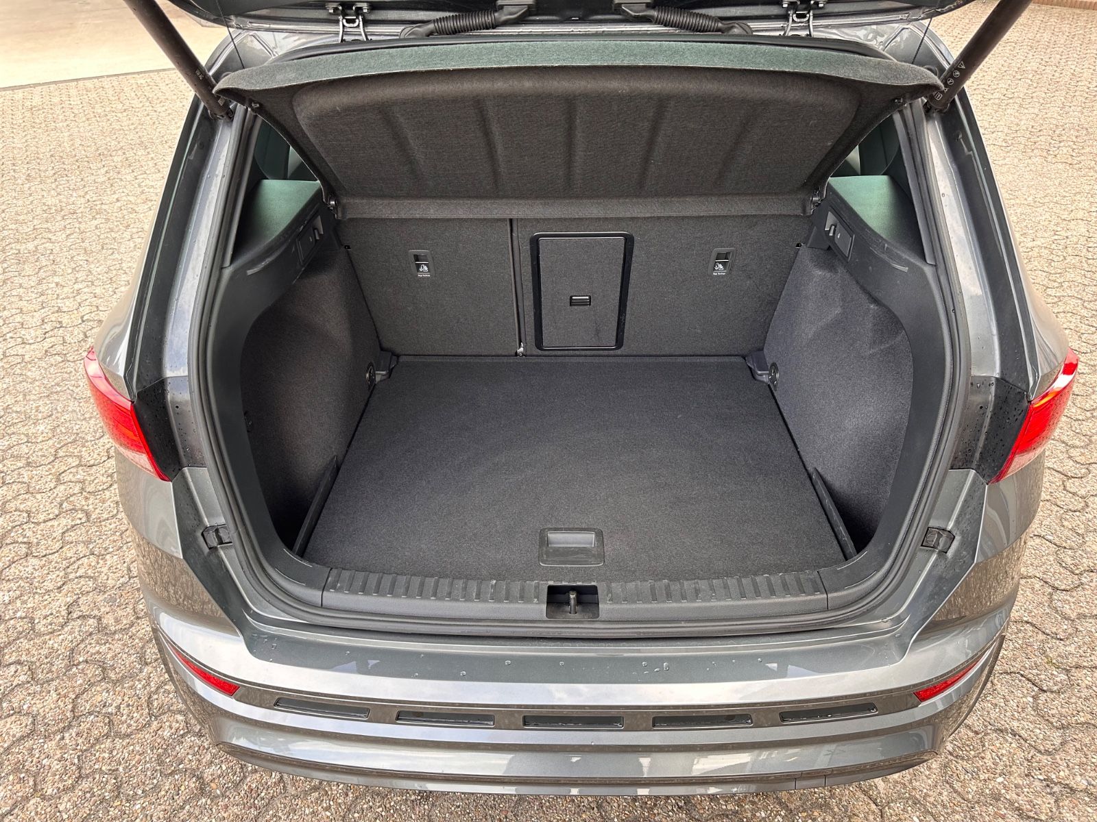 Fahrzeugabbildung CUPRA Ateca 1.5 TSI DSG Pano/ACC/Navi/LED/SHZG/Travel
