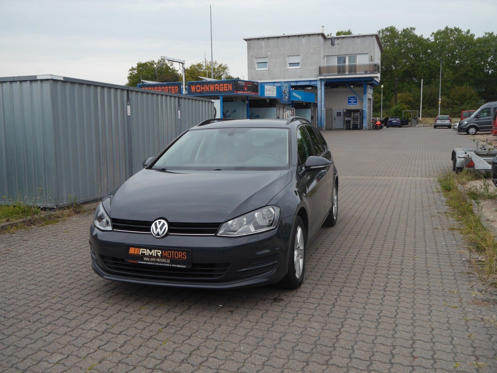 Volkswagen Golf - 1