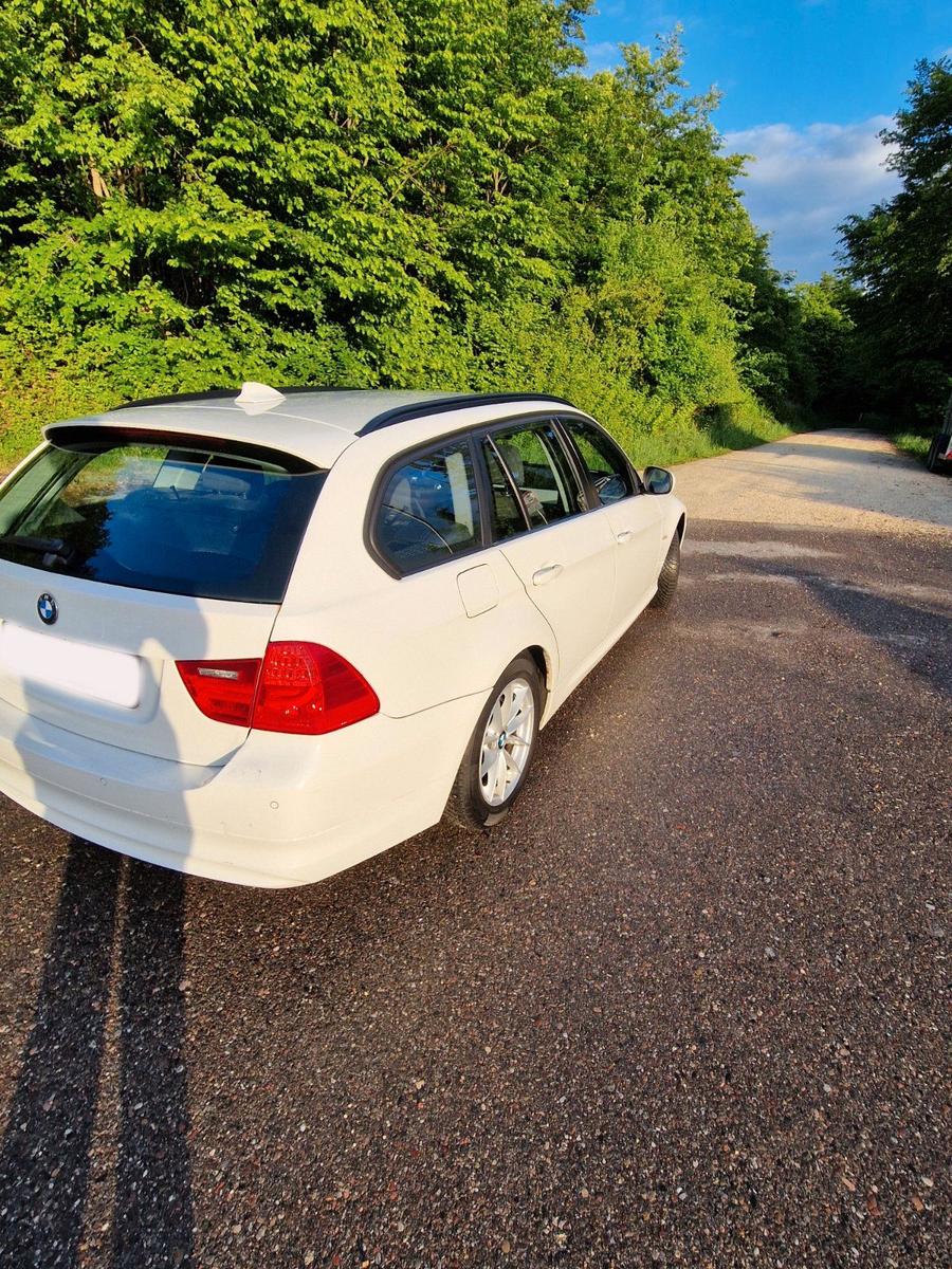 BMW 320 2012 — rear view