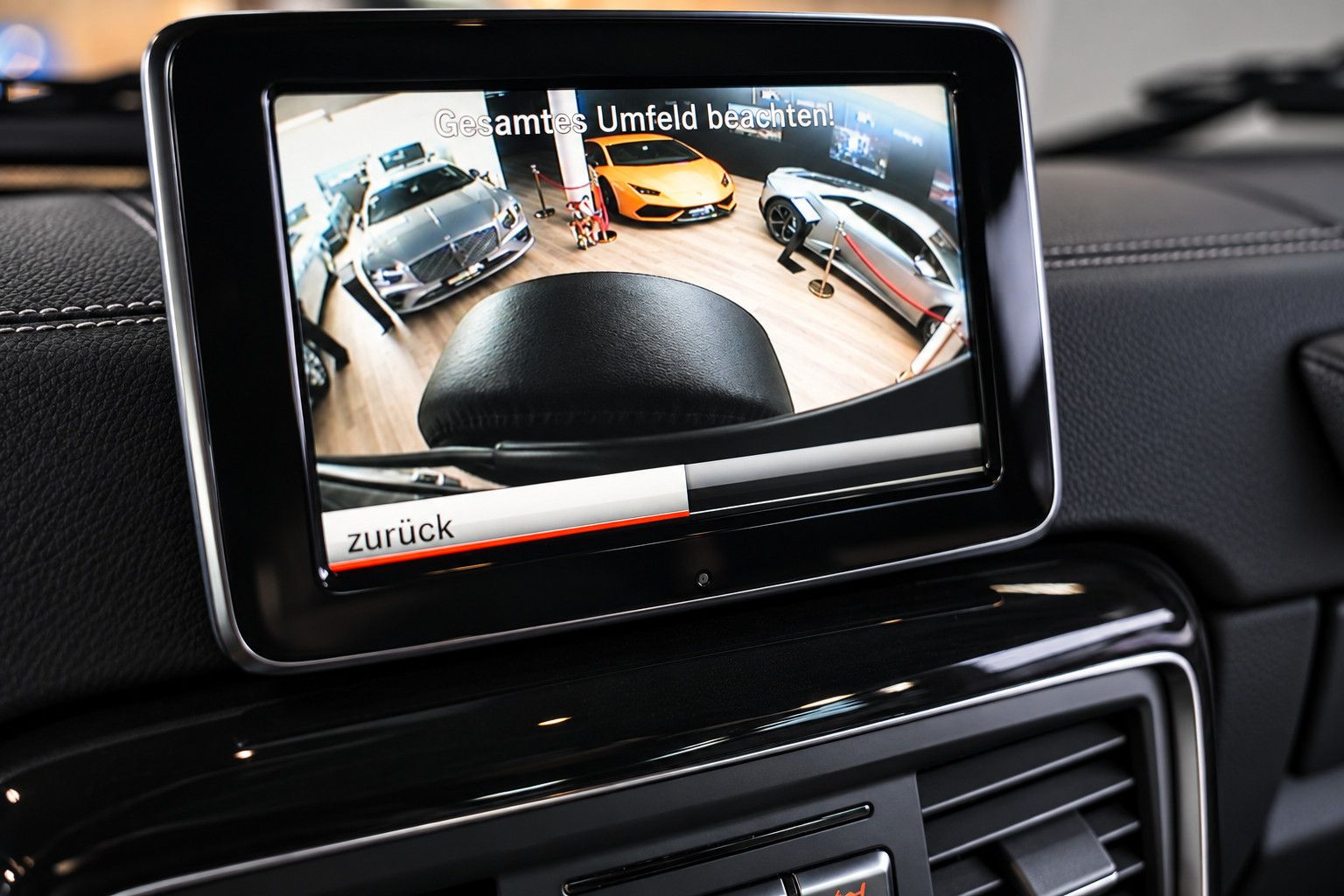 Fahrzeugabbildung Mercedes-Benz G 350 d*AMG*S-Dach*HarmanKardon*Memory*Sitzklima