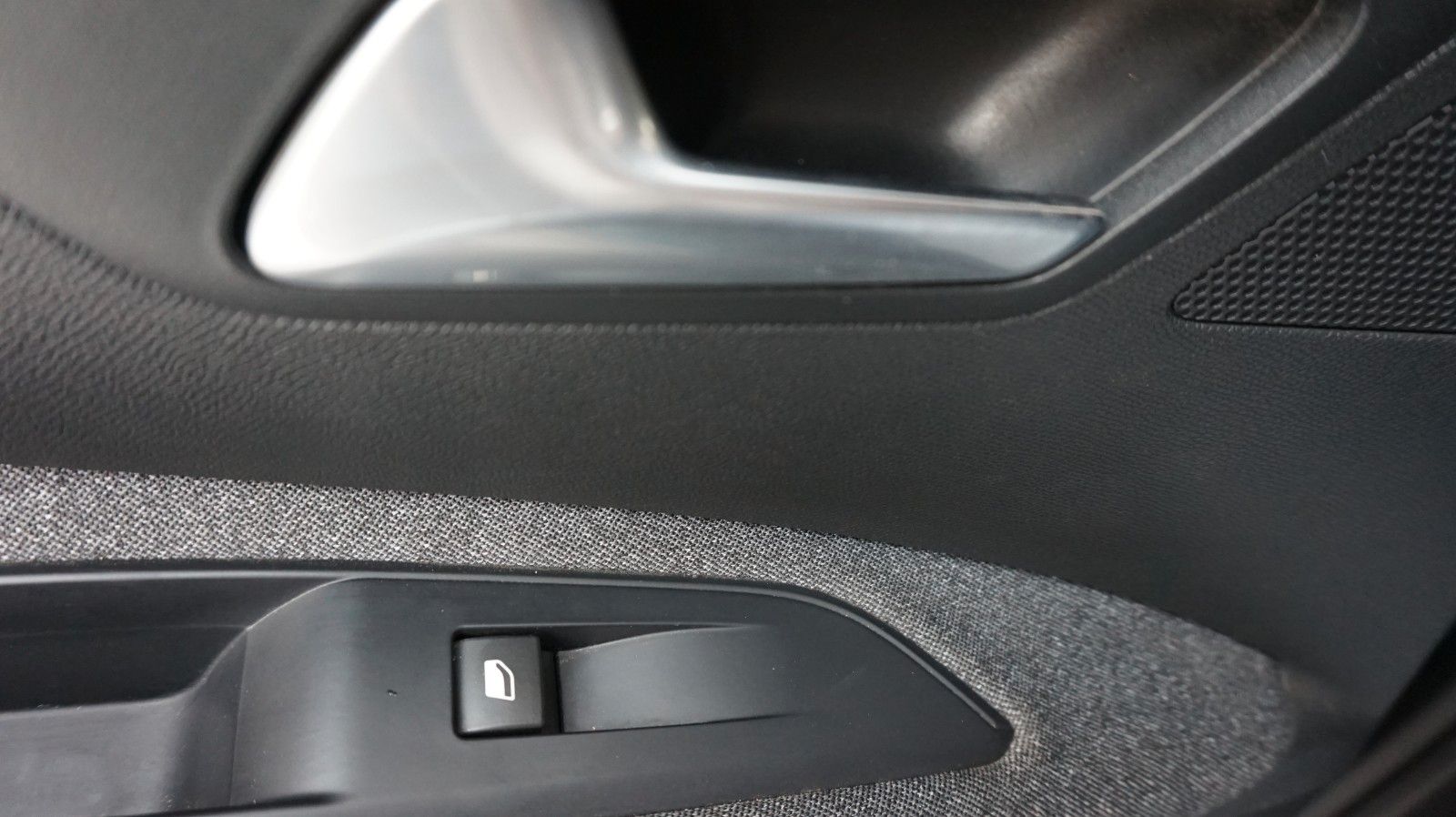 Fahrzeugabbildung Peugeot 5008 Active Business 7 Sitzer Scheckheftgepflegt