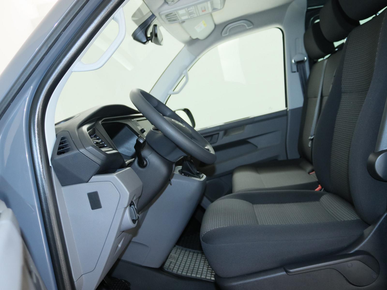 Volkswagen T6.1 Transporter Kombi 2.0 TDI lang FWD PDC