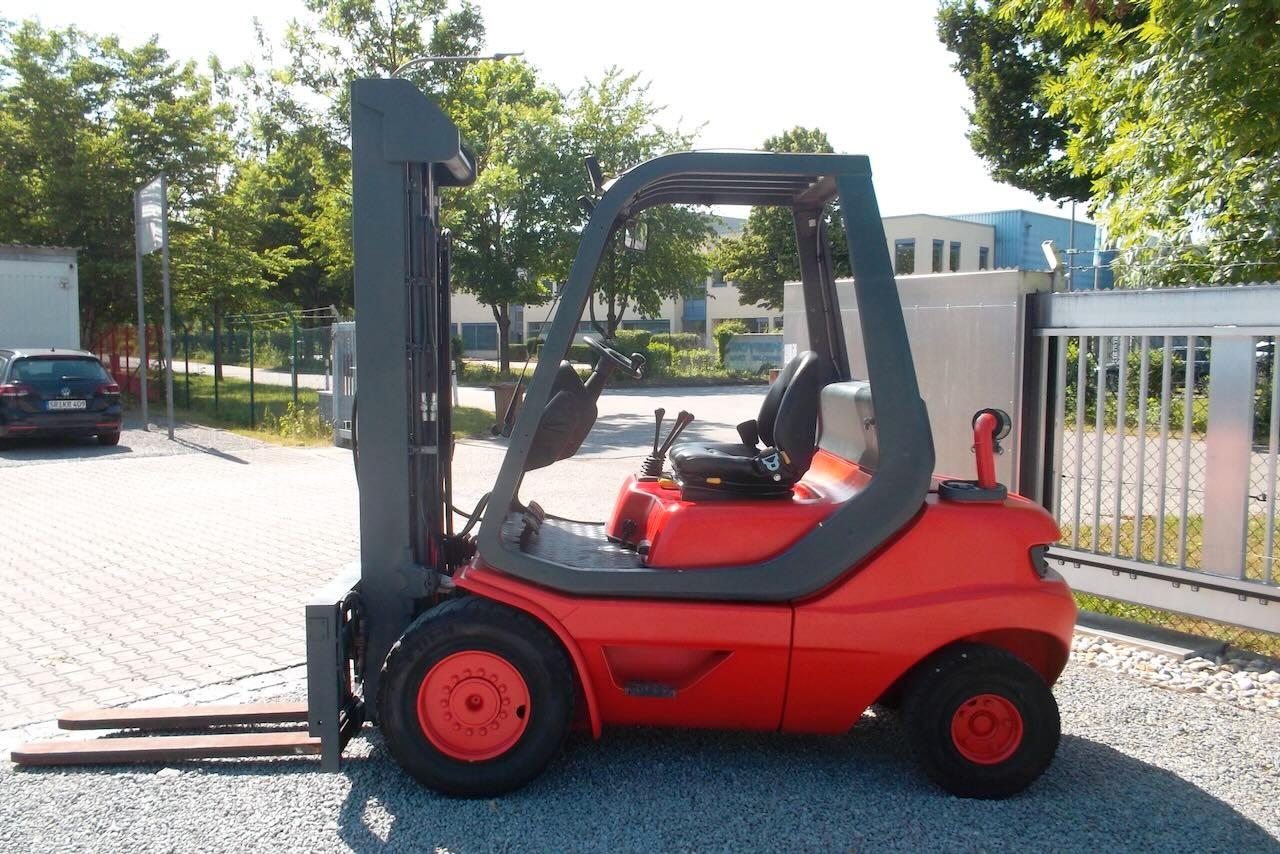 Linde H30D-03+Freihub+Zinkenverst.-+Seitenschieber