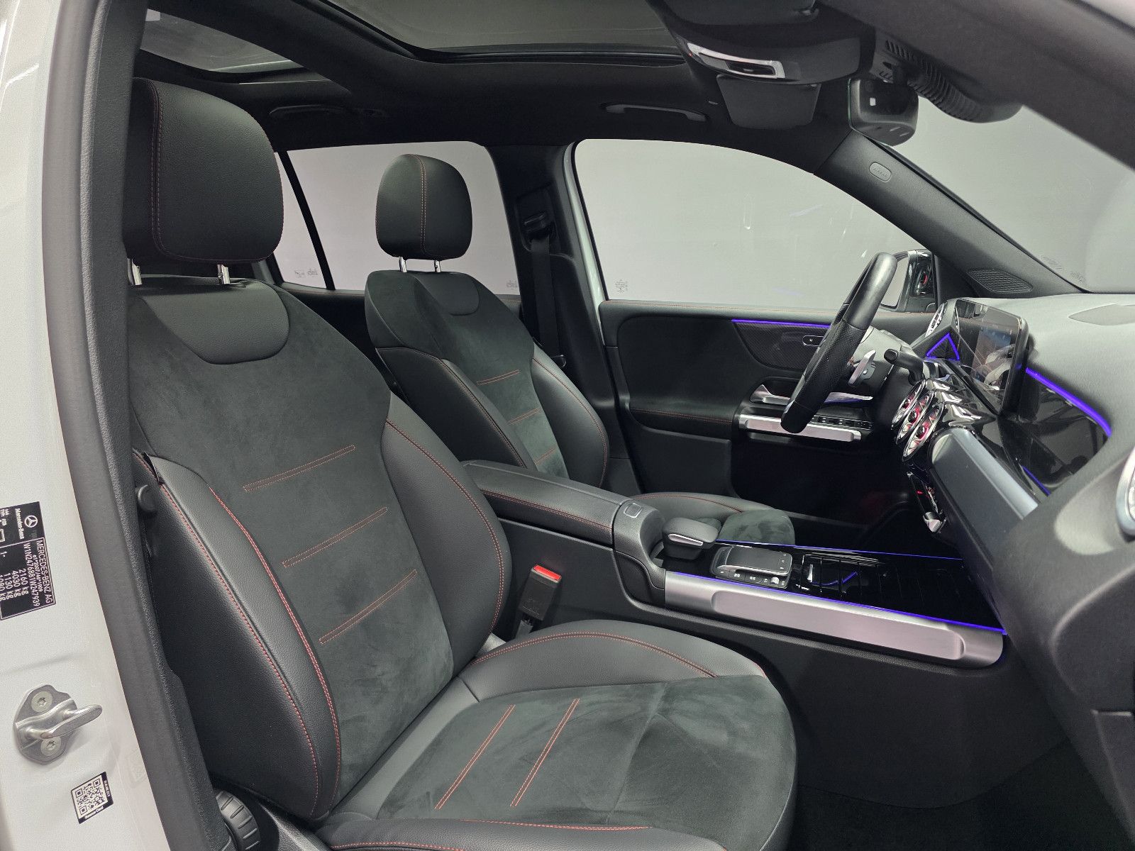 Mercedes-Benz GLB 200 4MATIC, AMG LINE, PANO, DISTRONIC, R-KAM foto 11