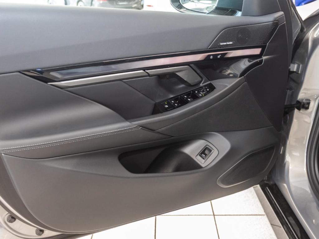BMW 530 exMSport+AHK+Panorama+Navi+HUD+LED+RFK+Leder