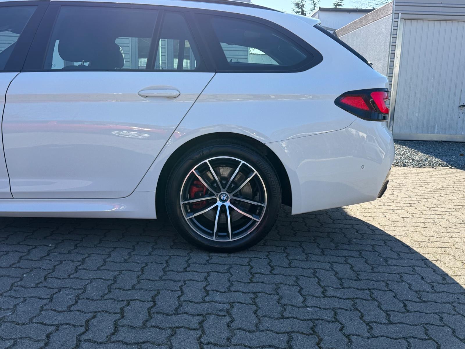 BMW 530 e M Sport Touring HUD Laserlicht Soft-Close
