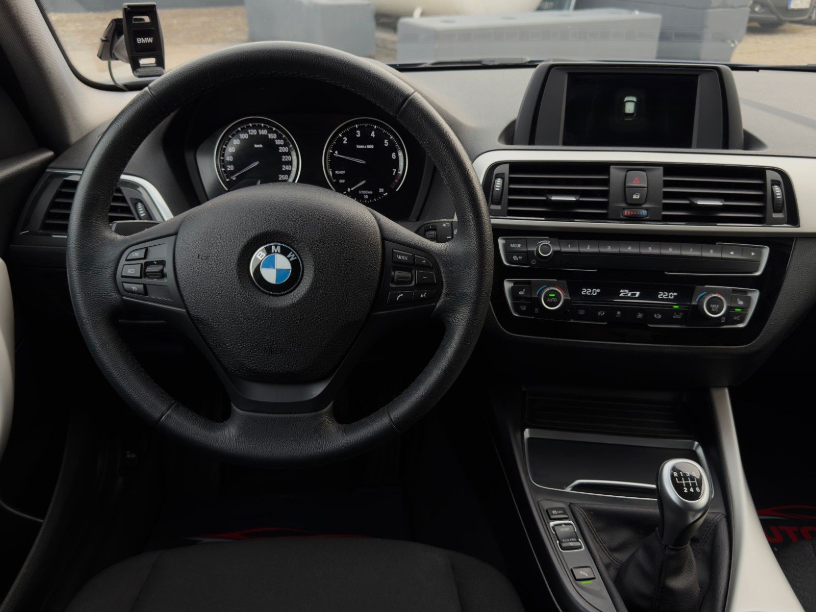 Fahrzeugabbildung BMW 118i Advantage SHZ PDC LED 2Z-Klima Tempomat