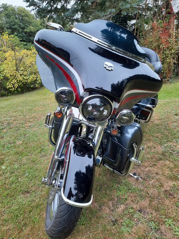 Harley-Davidson Elektra Glide Ultra Classic CVO Streaming Eagle