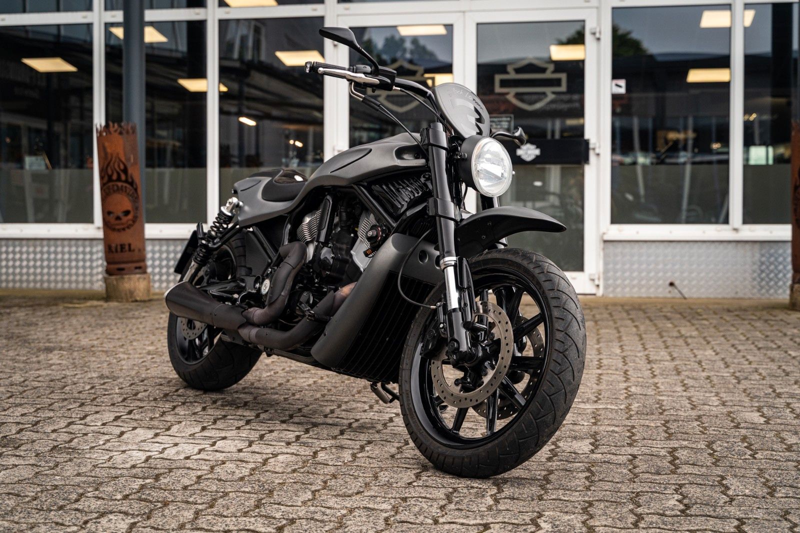 Fahrzeugabbildung Harley-Davidson VRSCR Street-Rod - Jack Lomaxx Custom Umbau