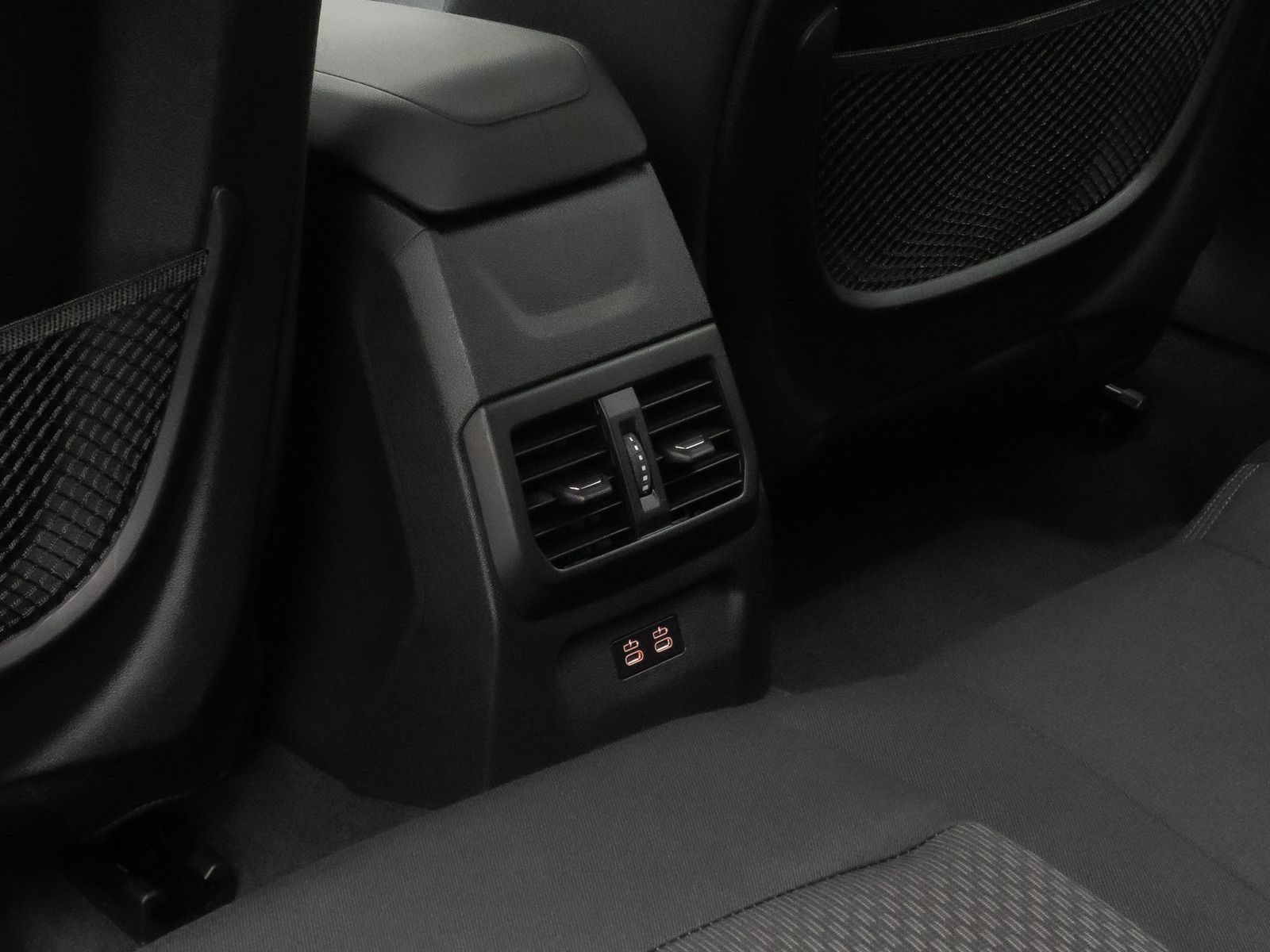 Fahrzeugabbildung BMW 118i GeschwindigReg HUD DAB Alarm HiFi CockpitPr