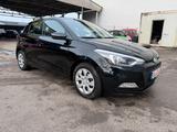 Hyundai i20 Style - Hyundai i20: Schwarz