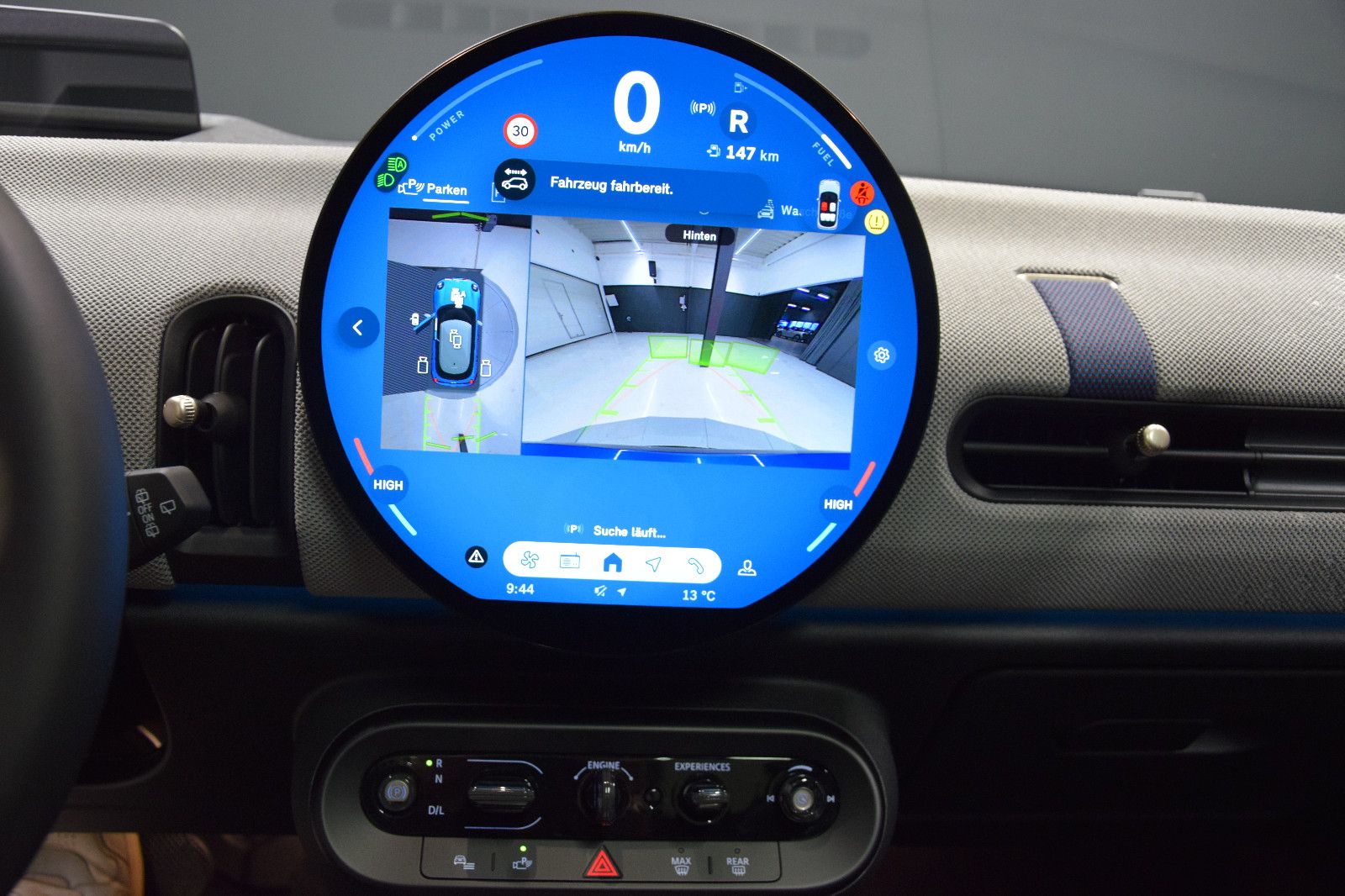 Fahrzeugabbildung MINI Cooper C Favoured Trim 5-Türen Paket-L Pano h/k