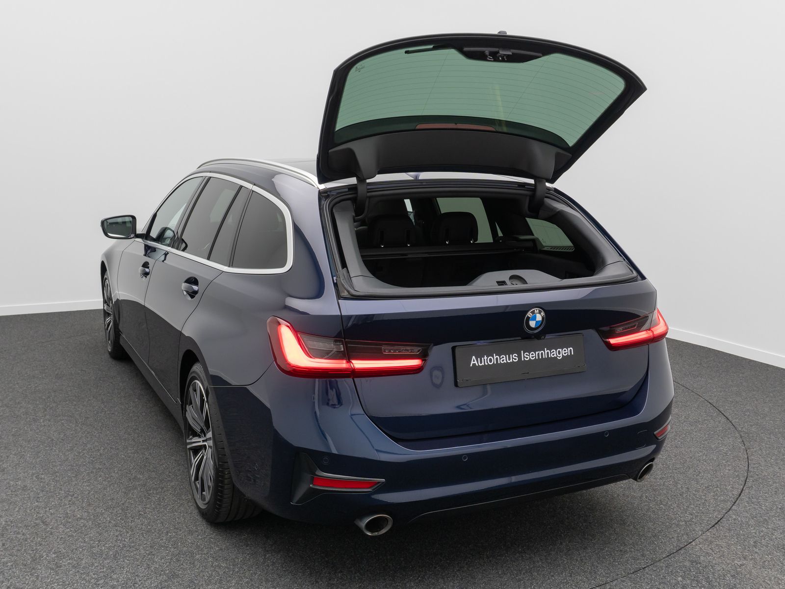 Fahrzeugabbildung BMW 330d xD SportLine DAB Laser DisKey HiFi Panorama