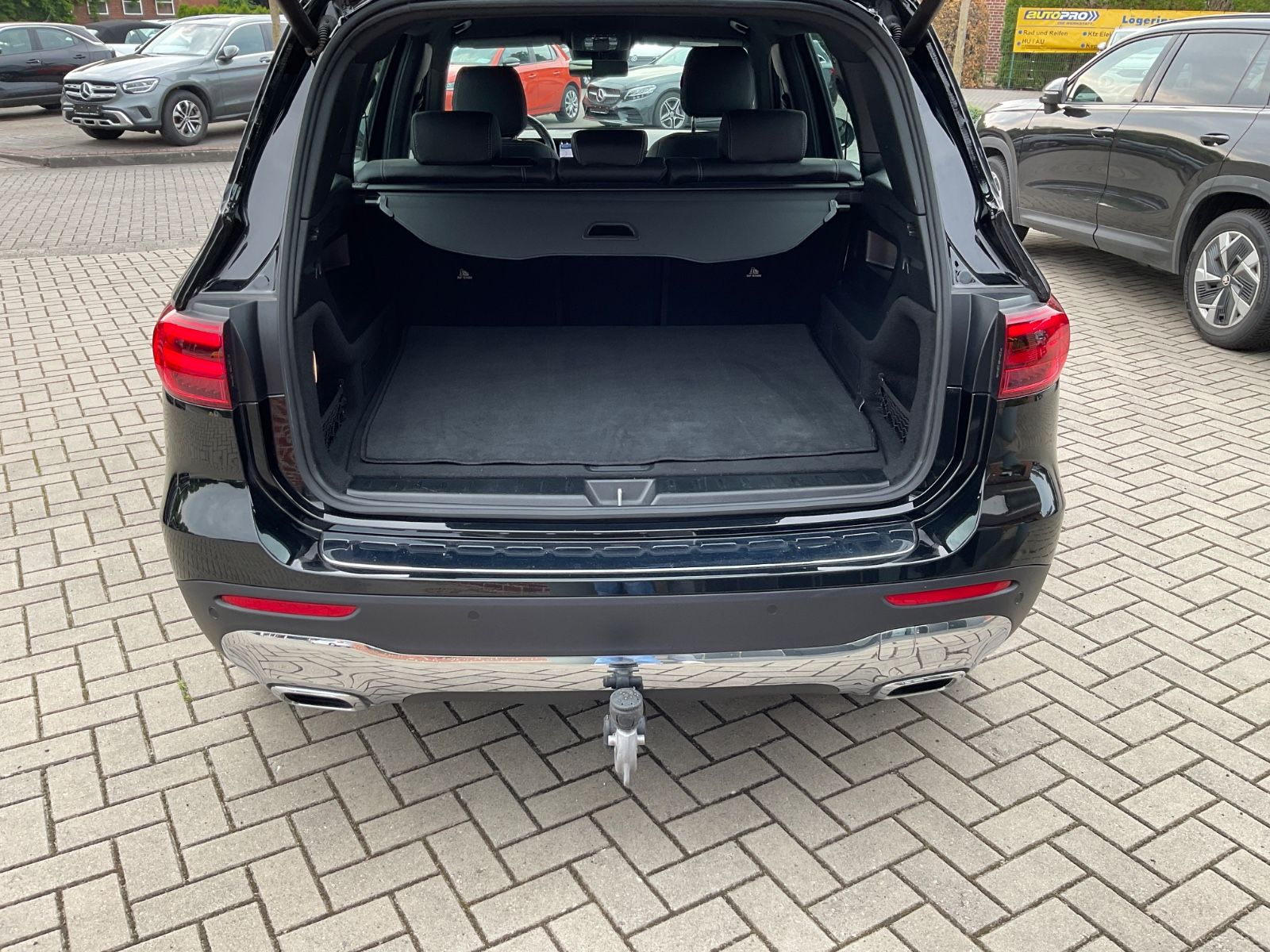 Fahrzeugabbildung Mercedes-Benz GLB 200 DCT,Navi,AHK,Distronic,Kamera,LED