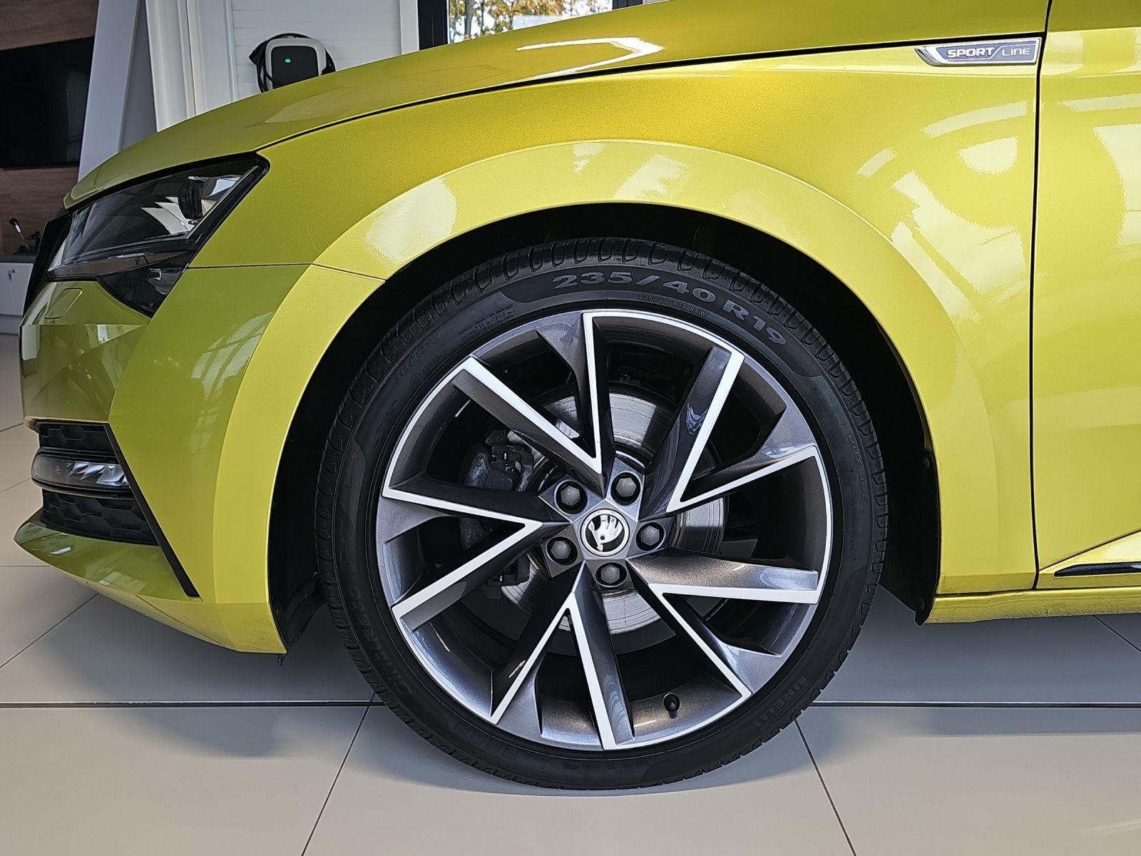 Fahrzeugabbildung SKODA Superb Combi Sportline 2.0 TSI DSG AHZV DCC ACC