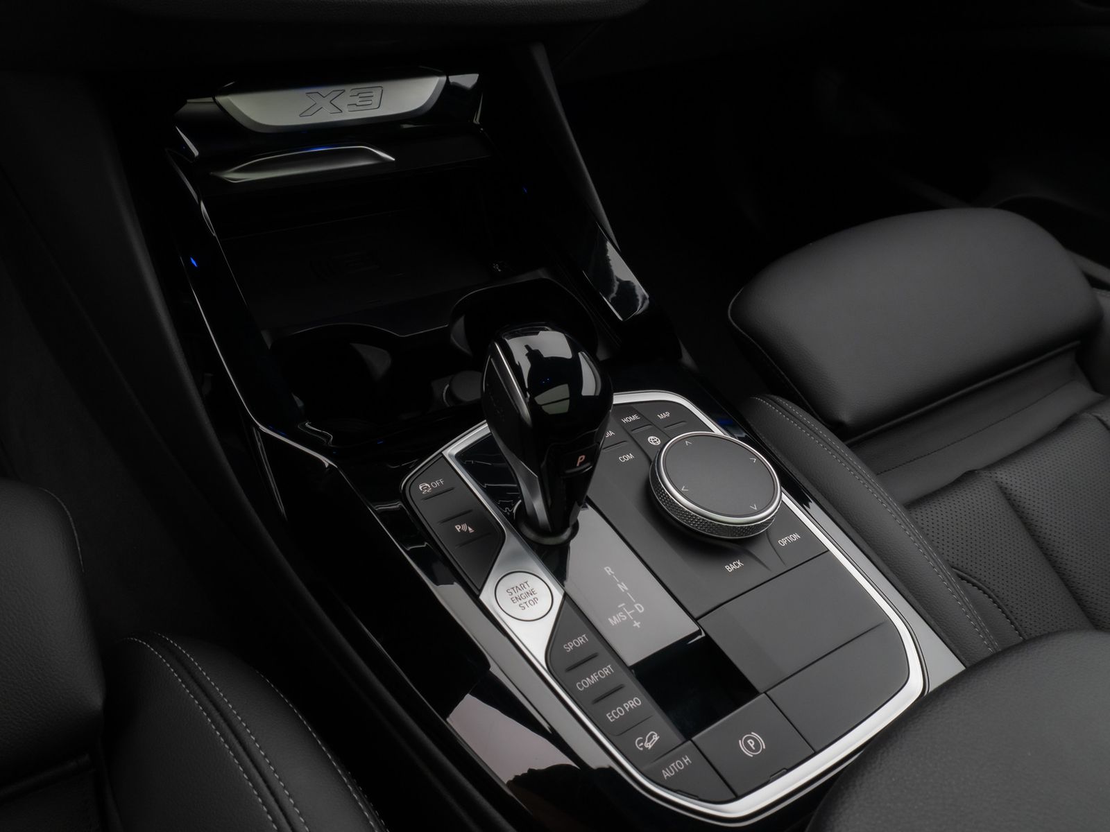Fahrzeugabbildung BMW X3 xD20d Panor Kamera DAB HiFi Komfort Sport 19"
