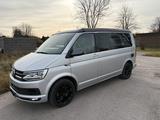 Volkswagen T6 California Coast 30 Years Edition - silberne Volkswagen T6 California