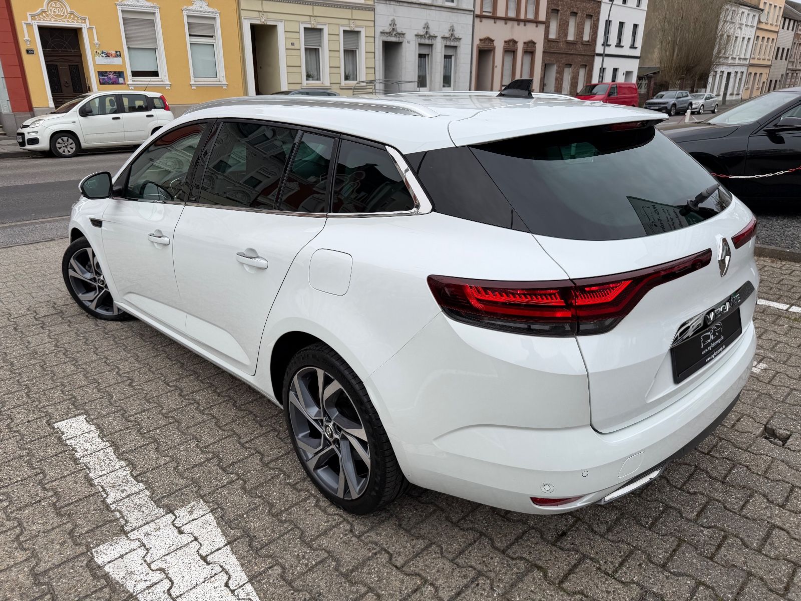 Fahrzeugabbildung Renault Megane IV Grandtour R.S. LINE 1-HD NAVI LED BOSE