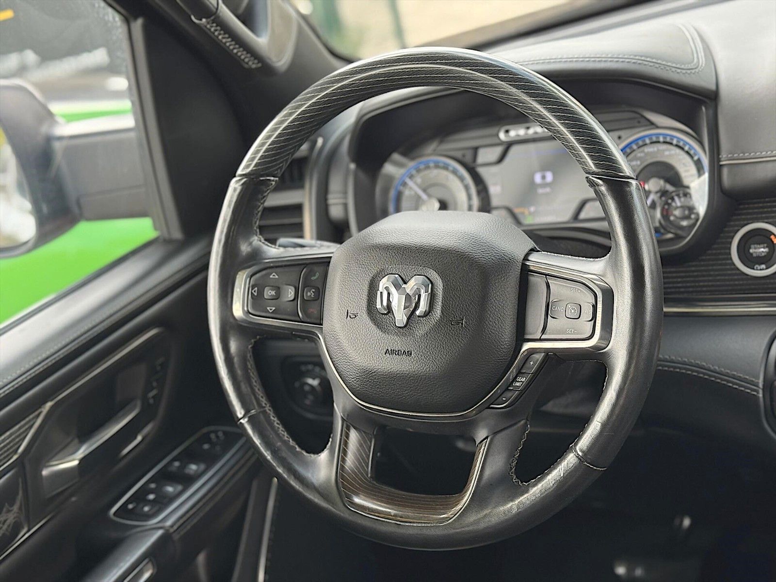 Fahrzeugabbildung Dodge RAM 5.7 V8 HEMI 4x4 LIMITED NightEdition Offroad