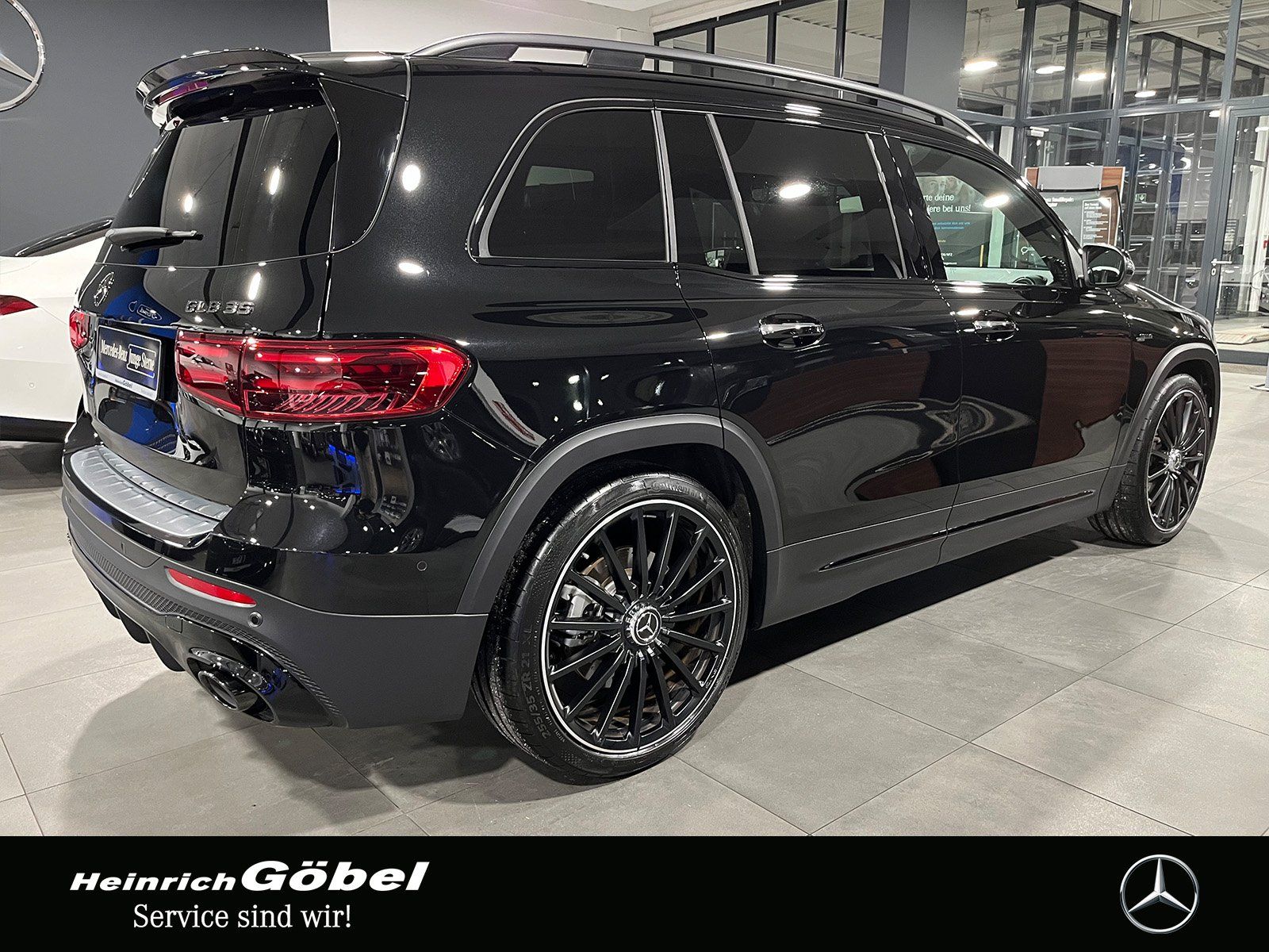 Fahrzeugabbildung Mercedes-Benz GLB 35 4M PANO+HUD+2xNIGHT.P+360°+MEMORY+MULTIB.