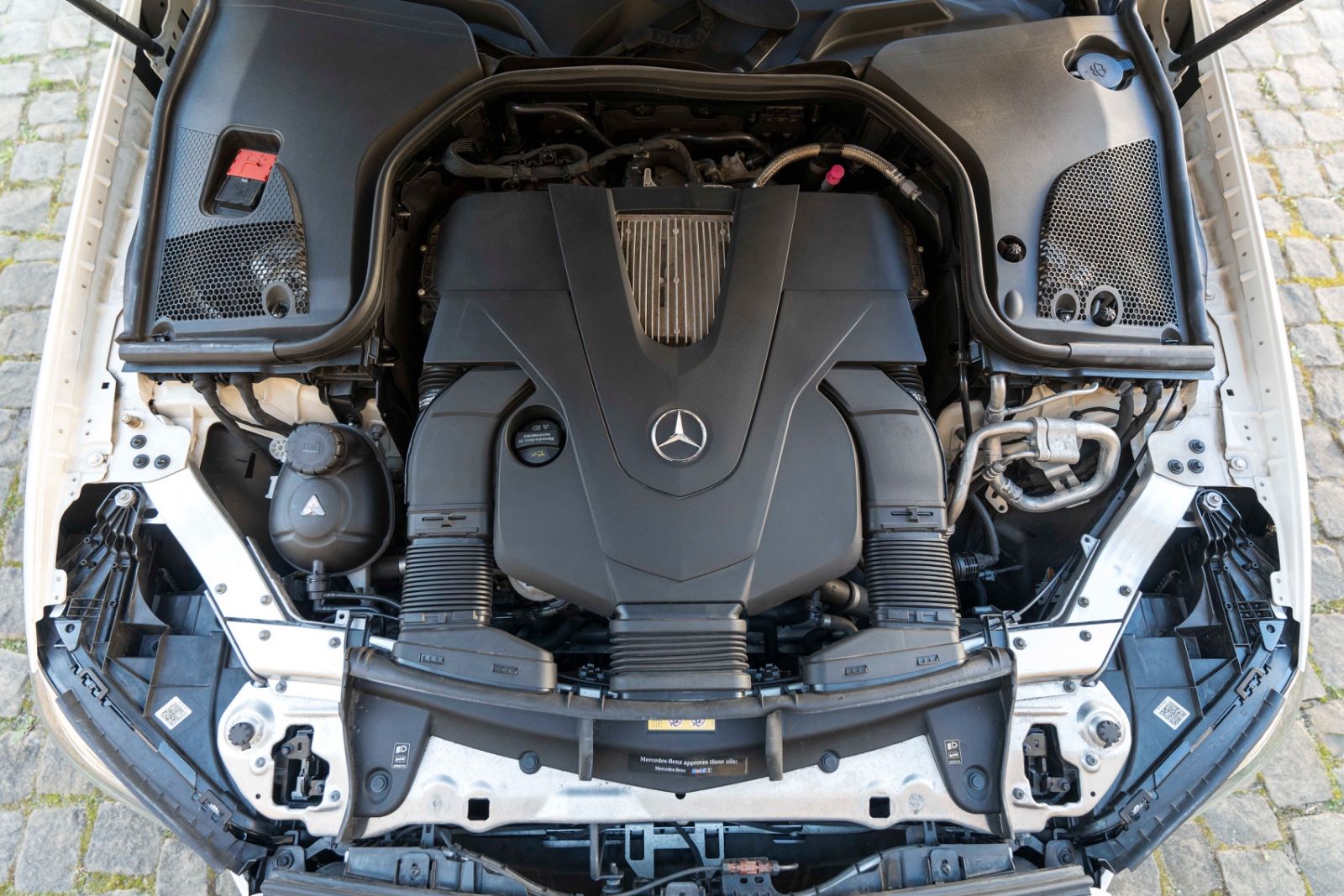 Fahrzeugabbildung Mercedes-Benz E 400 Cabrio 4Matic AMG HUD 360° BURMESTER ACC