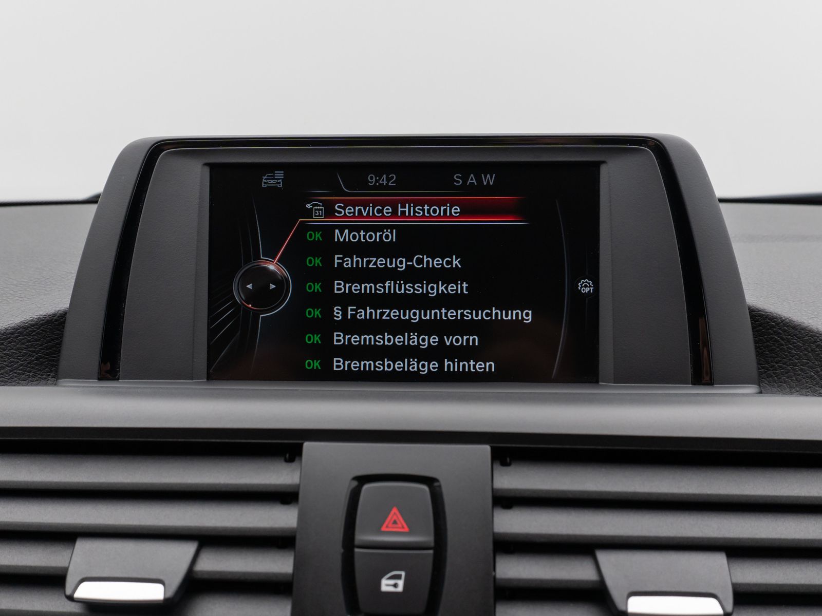Fahrzeugabbildung BMW 118i Parkassist Sitzheizg USB Regensensor 8fach