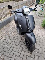 Vespa GTS 300 Super HPE Notte - VESPA GTS 300 HPE SUPER