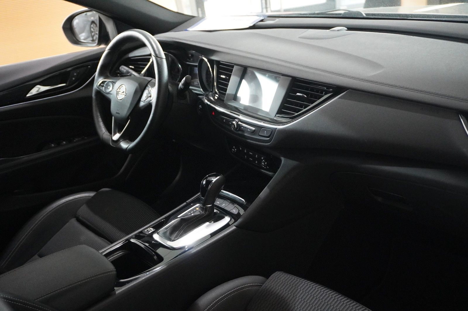 Fahrzeugabbildung Opel Insignia B ST 1.6D INNOV. NAVI/LED/KAMERA/SH/AHK
