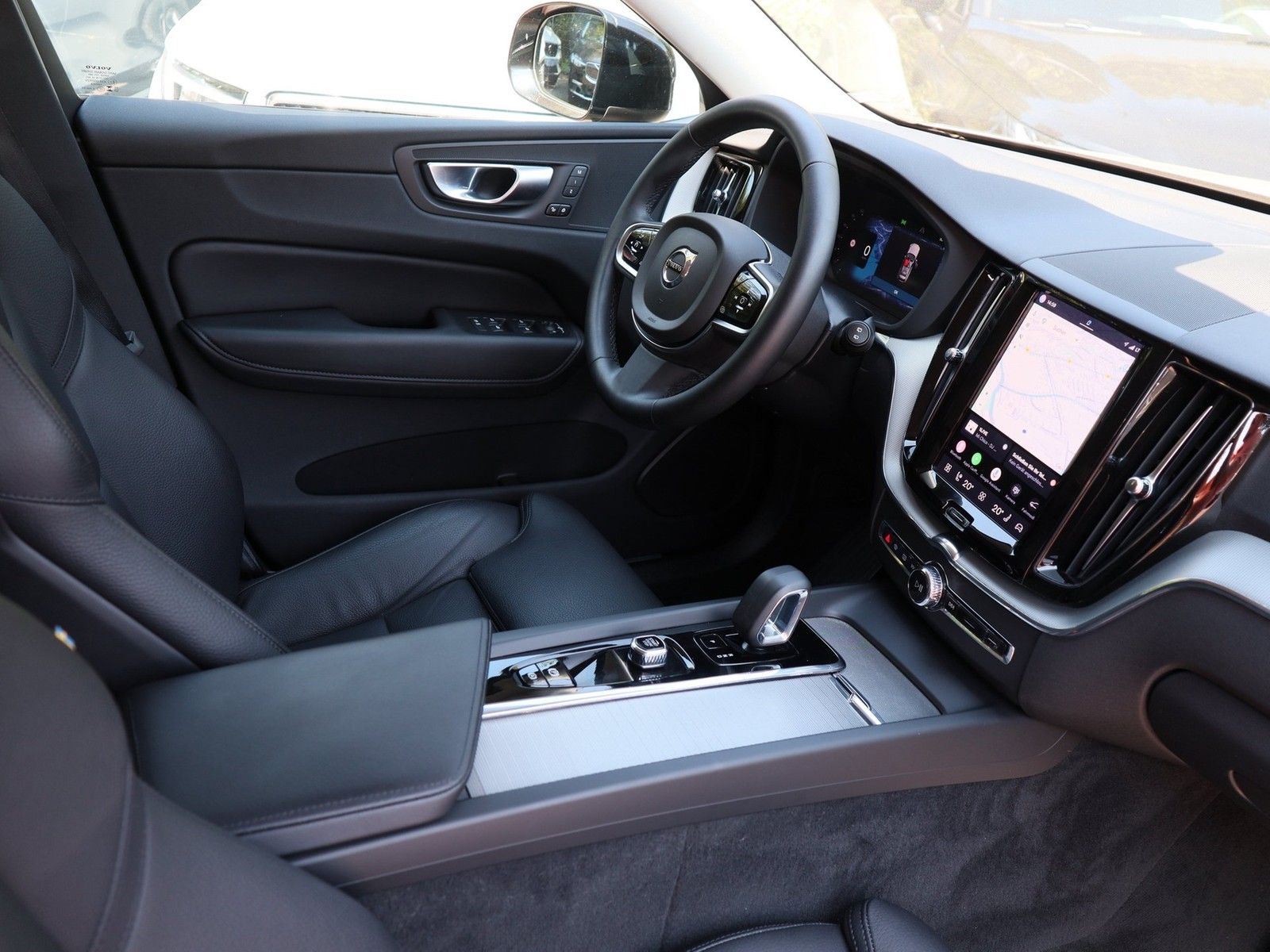 Volvo XC60 B4 Plus Dark AWD imagem 3