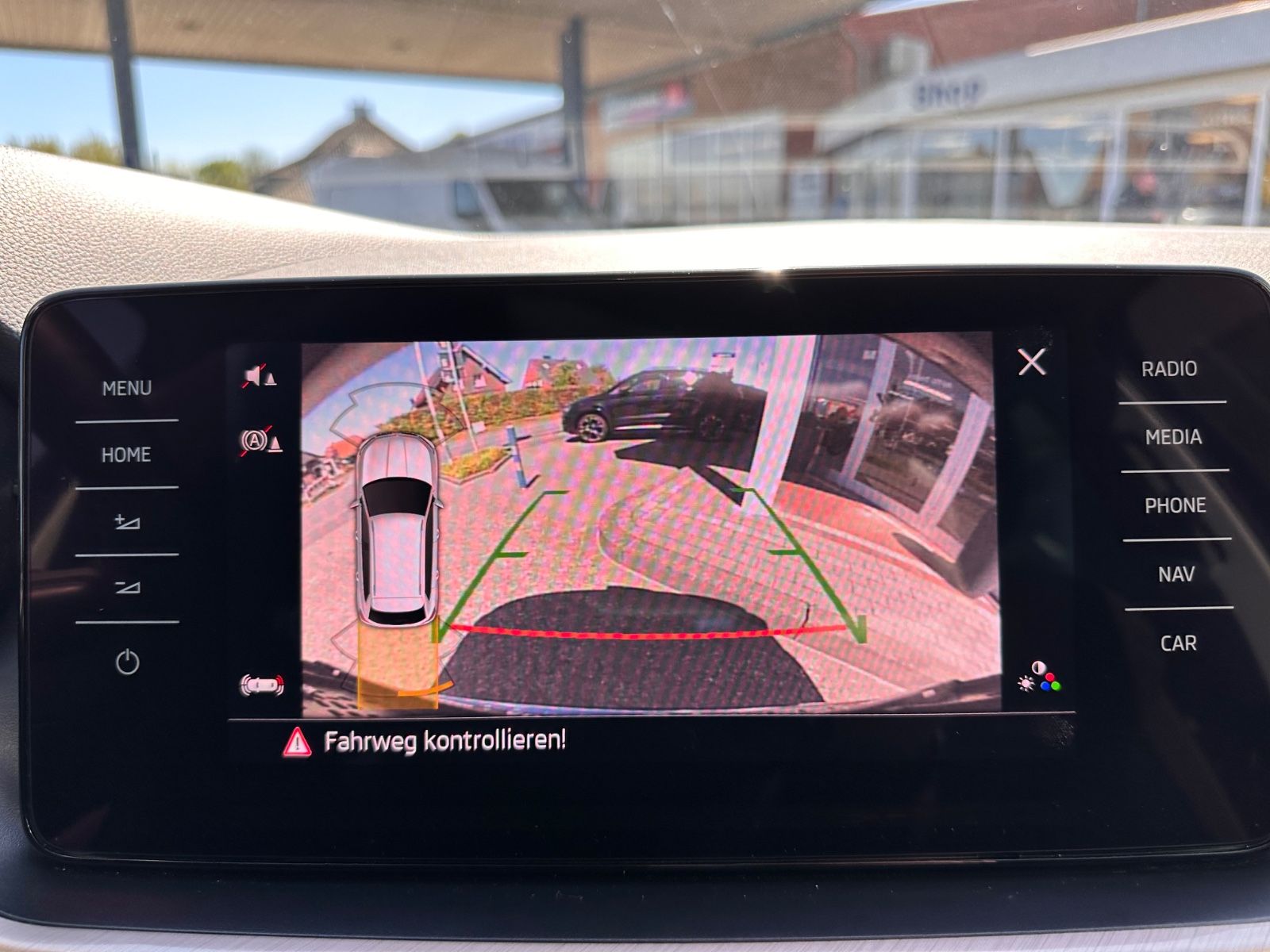 Fahrzeugabbildung SKODA Kamiq 1.5 TSI DSG Style AHK/ACC/LED/Navi/Kessy